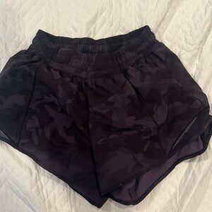 Lululemon camo 2.5 inch running shorts